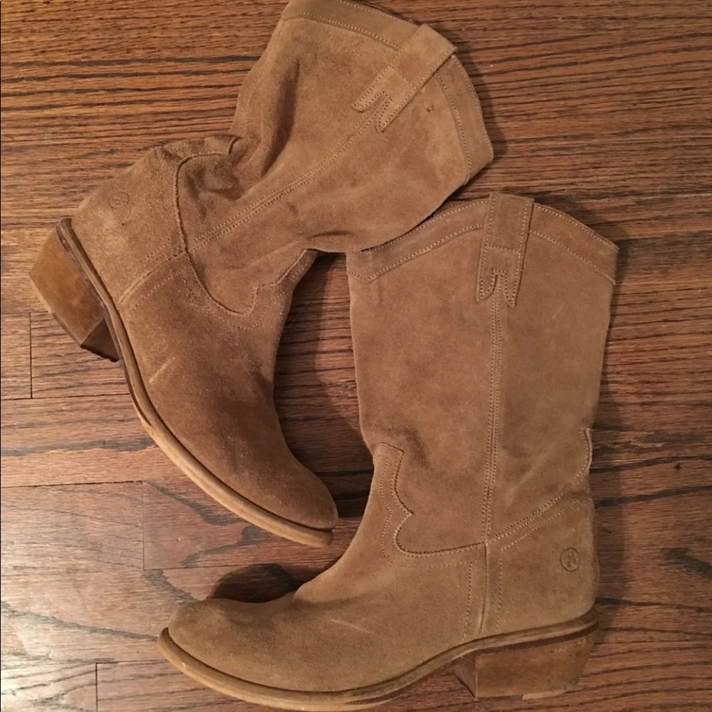 Slouchy western boots